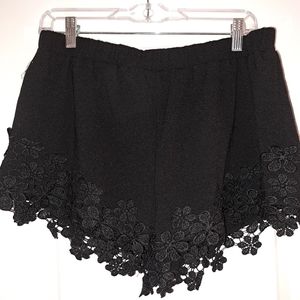 Verty Scalloped Lace Black Short Pants Size L